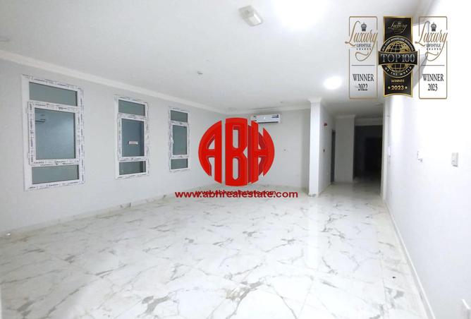 Apartment - 3 Bedrooms - 3 Bathrooms for rent in Jaidah Square - Umm Ghuwalina - Umm Ghuwailina - Doha