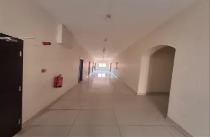 سكن عمال - استوديو - 8 حمامات للايجار في المنطقة الصناعية - الدوحة