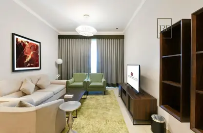 Living Room image for: Apartment - 1 Bedroom - 2 Bathrooms for rent in Viva West - Viva Bahriyah - The Pearl Island - Doha, Image 1