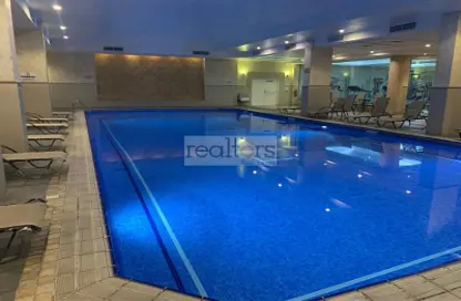 صورة لـ حوض سباحة شقة - 3 غرف نوم - 4 حمامات للايجار في شارع السد - السد - الدوحة ، صورة رقم 1