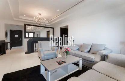 Apartment - 1 Bedroom - 2 Bathrooms for rent in West Porto Drive - Porto Arabia - The Pearl Island - Doha