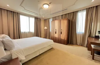 Apartment - 1 Bedroom - 2 Bathrooms for rent in Al Sadd Tourist Apartments - Al Sadd - Doha