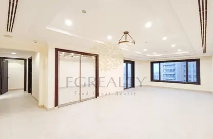 شقة - 2 غرف نوم - 3 حمامات للبيع في طريق بورتو الغربي - بورتو أرابيا - جزيرة اللؤلؤة - الدوحة