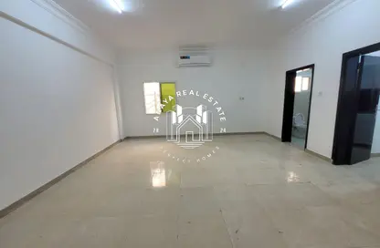 فيلا - غرفة نوم - 1 حمام للايجار في الدحيل - الدحيل - الدوحة