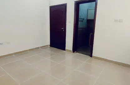 مجمع سكني - 1 حمام للايجار في الثمامة - الدوحة