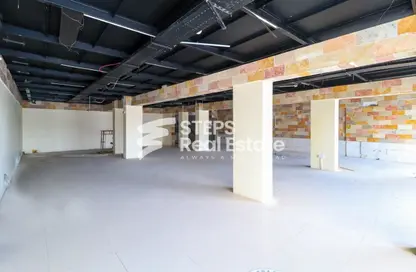 Shop - Studio - 1 Bathroom for rent in Al Hanaa Street - Al Gharrafa - Doha