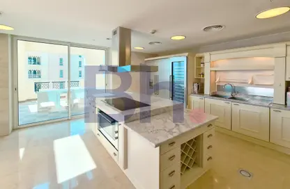 Kitchen image for: Penthouse - 7 Bedrooms for rent in Costa del Sol - Viva Bahriyah - The Pearl Island - Doha, Image 1