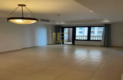 شقة - غرفة نوم - 2 حمامات للايجار في طريق بورتو الشرقي - بورتو أرابيا - جزيرة اللؤلؤة - الدوحة