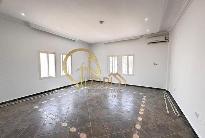 941631 - Property Image 2
