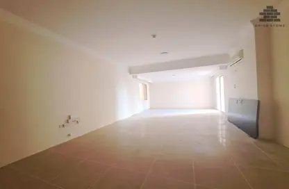 شقة - 3 غرف نوم - 2 حمامات للايجار في شارع النصر - النصر - الدوحة