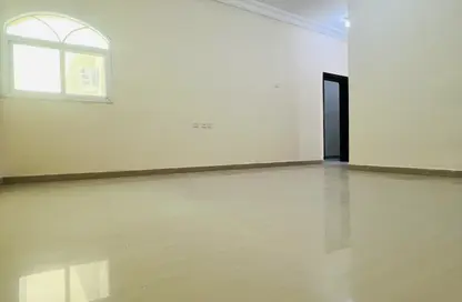 Apartment - 2 Bedrooms - 2 Bathrooms for rent in Bin Omran - Fereej Bin Omran - Doha