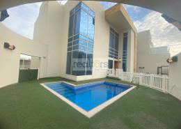 صورةحوض سباحة لـ: فيلا - 4 غرف نوم - 5 حمامات للكراء في شارع وادي الشاهينيا - عين خالد - الدوحة, صورة 1