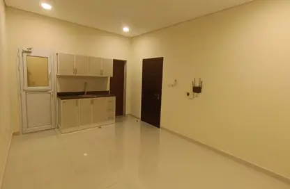 Apartment - Studio - 1 Bathroom for rent in Al Khazin Street - Madinat Khalifa South - Madinat Khalifa - Doha