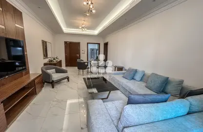 Living Room image for: Apartment - 2 Bedrooms - 3 Bathrooms for rent in Floresta Gardens - Floresta Gardens - The Pearl Island - Doha, Image 1