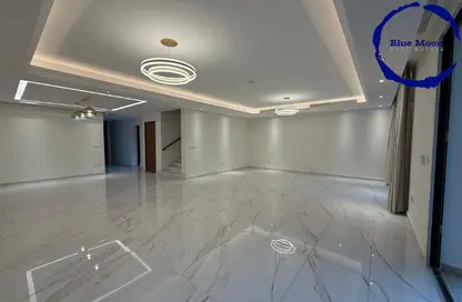 فيلا - 5 غرف نوم - 6 حمامات للايجار في حدائق فلورستا - حدائق فلورستا - جزيرة اللؤلؤة - الدوحة