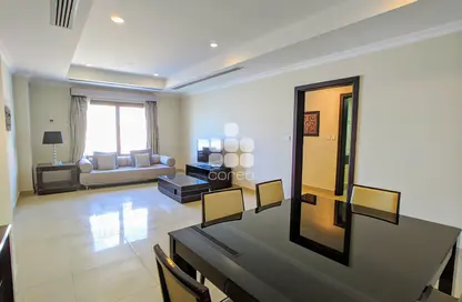 صورة لـ غرفة المعيشة / غرفة الطعام شقة - غرفة نوم - 1 حمام للايجار في طريق بورتو الشرقي - بورتو أرابيا - جزيرة اللؤلؤة - الدوحة ، صورة رقم 1
