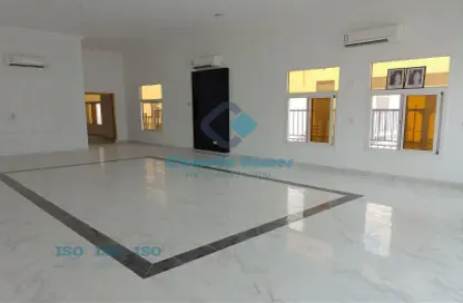 Empty Room image for: Villa - Studio for rent in Izghawa - Izghawa - Doha, Image 1