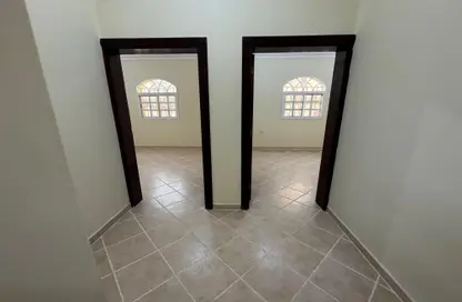 شقة - 2 غرف نوم - 3 حمامات للايجار في شارع المطار القديم - طريق المطار القديم - الدوحة