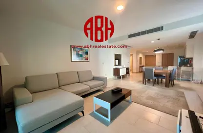 Living / Dining Room image for: Apartment - 1 Bedroom - 2 Bathrooms for rent in Viva Central - Viva Bahriyah - The Pearl Island - Doha, Image 1