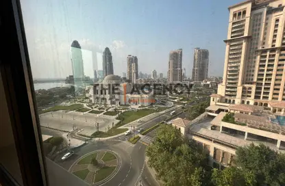 Apartment - 2 Bedrooms - 3 Bathrooms for rent in Porto Arabia - The Pearl Island - Doha