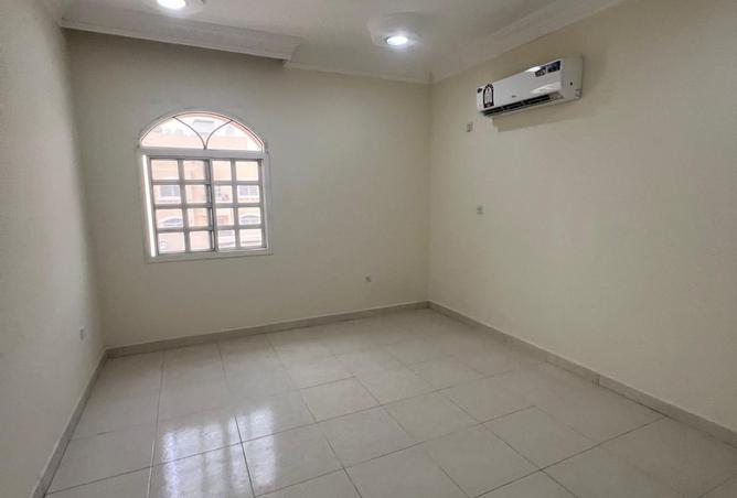 967013 - Property Image 2