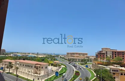 Apartment - 2 Bedrooms - 2 Bathrooms for rent in Tower 21 - Porto Arabia - The Pearl Island - Doha