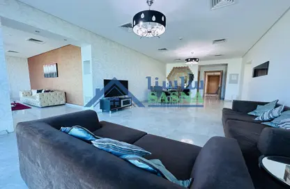 شقة - 3 غرف نوم - 5 حمامات للايجار في برج زجزاج  ا - أبراج زجزاج - الخليج الغربي - الدوحة