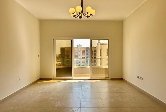 975817 - Property Image 2