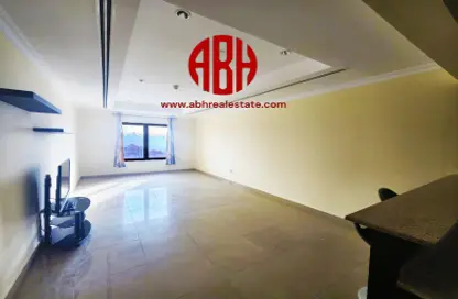 Empty Room image for: Apartment - 1 Bathroom for rent in Marina Gate - Porto Arabia - The Pearl Island - Doha, Image 1
