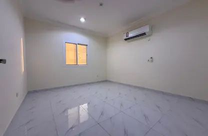 شقة - 2 غرف نوم - 2 حمامات للايجار في الوكرة - الوكرة