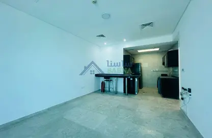 Apartment - 2 Bedrooms - 2 Bathrooms for rent in Zig Zag Tower A - Zig Zag Towers - West Bay - Doha