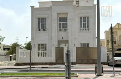 فيلا - استوديو - 8 حمامات للايجار في مدينة خليفة - الدوحة