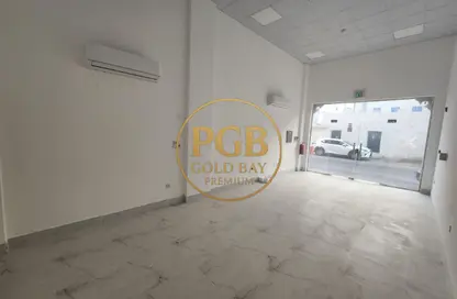 محل - استوديو - 1 حمام للايجار في فريج كليب - الدوحة