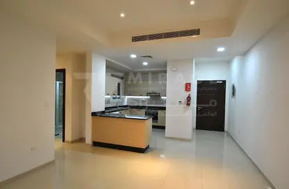 صورة لـ مطبخ شقة - 2 غرف نوم - 2 حمامات للايجار في شارع النصر - النصر - الدوحة ، صورة رقم 1