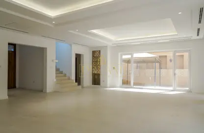 فيلا - 5 غرف نوم - 5 حمامات للايجار في البوابة الغربية - بحيرة وست لاجون - الدوحة