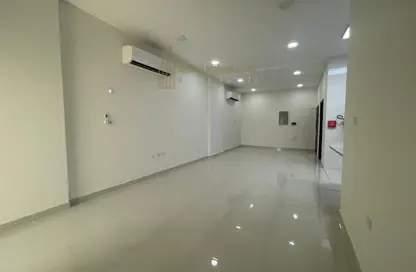 شقة - 3 غرف نوم - 3 حمامات للايجار في شارع الوعب - الوعب - الدوحة