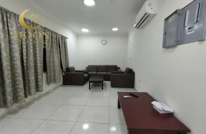 Apartment - 2 Bedrooms - 2 Bathrooms for rent in Umm Ghuwalina - Umm Ghuwailina - Doha