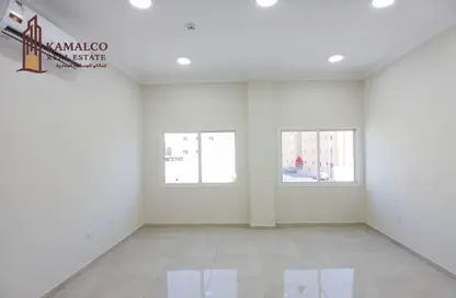 شقة - 2 غرف نوم - 2 حمامات للايجار في شارع المطار القديم - طريق المطار القديم - الدوحة