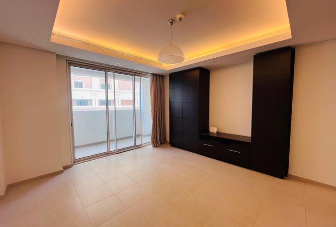 965411 - Property Image 2