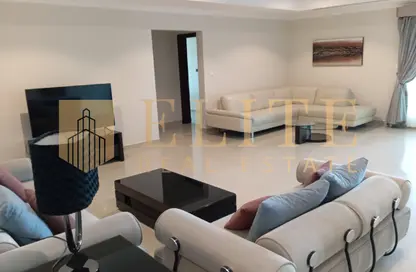 Apartment - 2 Bedrooms - 3 Bathrooms for rent in East Porto Drive - Porto Arabia - The Pearl Island - Doha