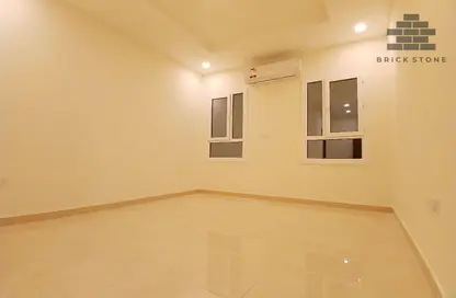 Apartment - 2 Bedrooms - 2 Bathrooms for rent in Al Mansoura - Al Mansoura - Doha