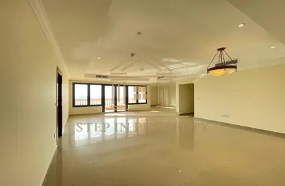 شقة - 3 غرف نوم - 4 حمامات للايجار في طريق بورتو الشرقي - بورتو أرابيا - جزيرة اللؤلؤة - الدوحة