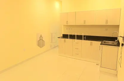 Apartment - Studio - 1 Bathroom for rent in Al Khazin Street - Madinat Khalifa South - Madinat Khalifa - Doha
