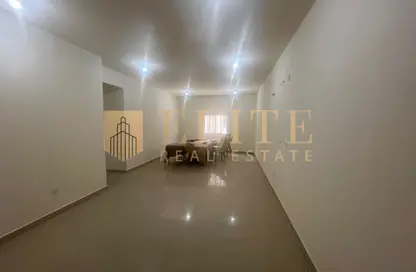 Apartment - 2 Bedrooms - 2 Bathrooms for rent in Al Nasr Street - Al Nasr - Doha
