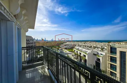 Apartment - 2 Bedrooms - 3 Bathrooms for rent in Hilton Doha The Pearl Residences - Abraj Quartiers - The Pearl Island - Doha
