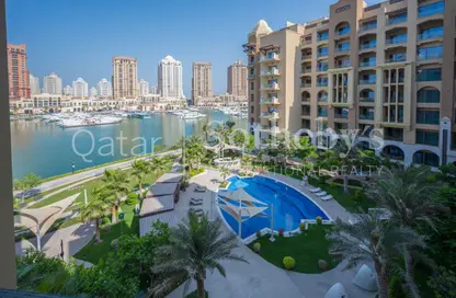 شقق فندقية - غرفة نوم - 2 حمامات للايجار في The St. Regis Marsa Arabia Island - Marsa Arabia - جزيرة اللؤلؤة - الدوحة