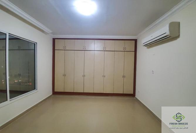 911211 - Property Image 3