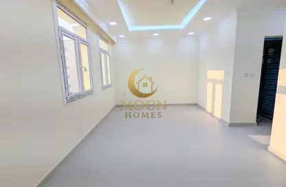 Apartment - 2 Bedrooms - 2 Bathrooms for rent in Umm Ghuwailina 4 - Umm Ghuwailina - Doha