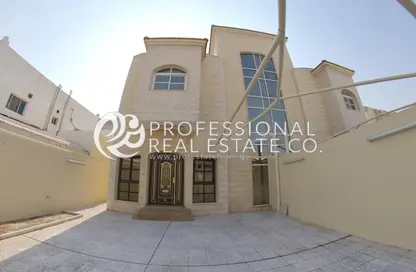 فيلا - 5 غرف نوم - 6 حمامات للايجار في شارع المطار القديم - طريق المطار القديم - الدوحة