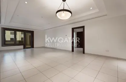 Apartment - 1 Bedroom - 2 Bathrooms for rent in West Porto Drive - Porto Arabia - The Pearl Island - Doha